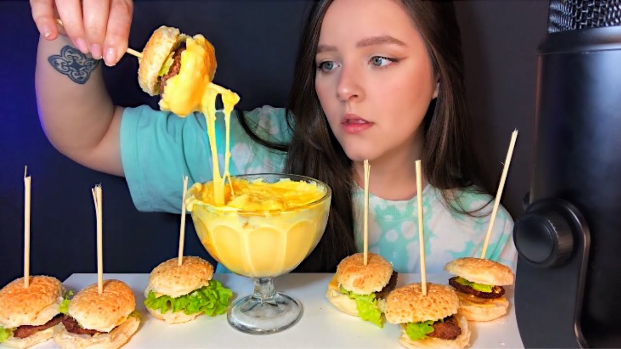 FONDUE DE MINI HAMBÚRGUER COM MUITO QUEIJO! MUKBANG BRASIL (Sons de Mastigação) | CAMILE ASMR
