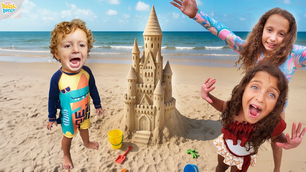 CONSTRUIMOS UM CASTELO DE AREIA NA PRAIA - FAMÍLIA BELLA E LUCCA SHOW