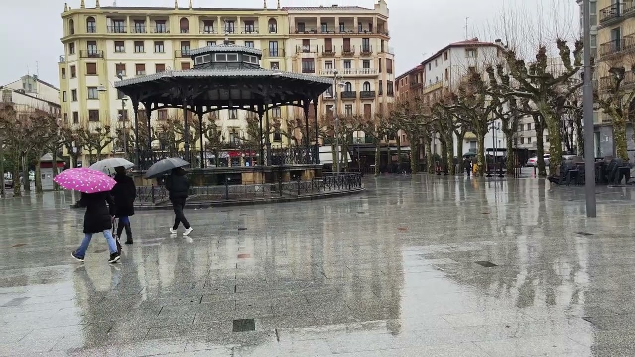 Irun, Plaza del Ensanche-Lluvia, viento y frío, a mediodía y durante toda la mañana