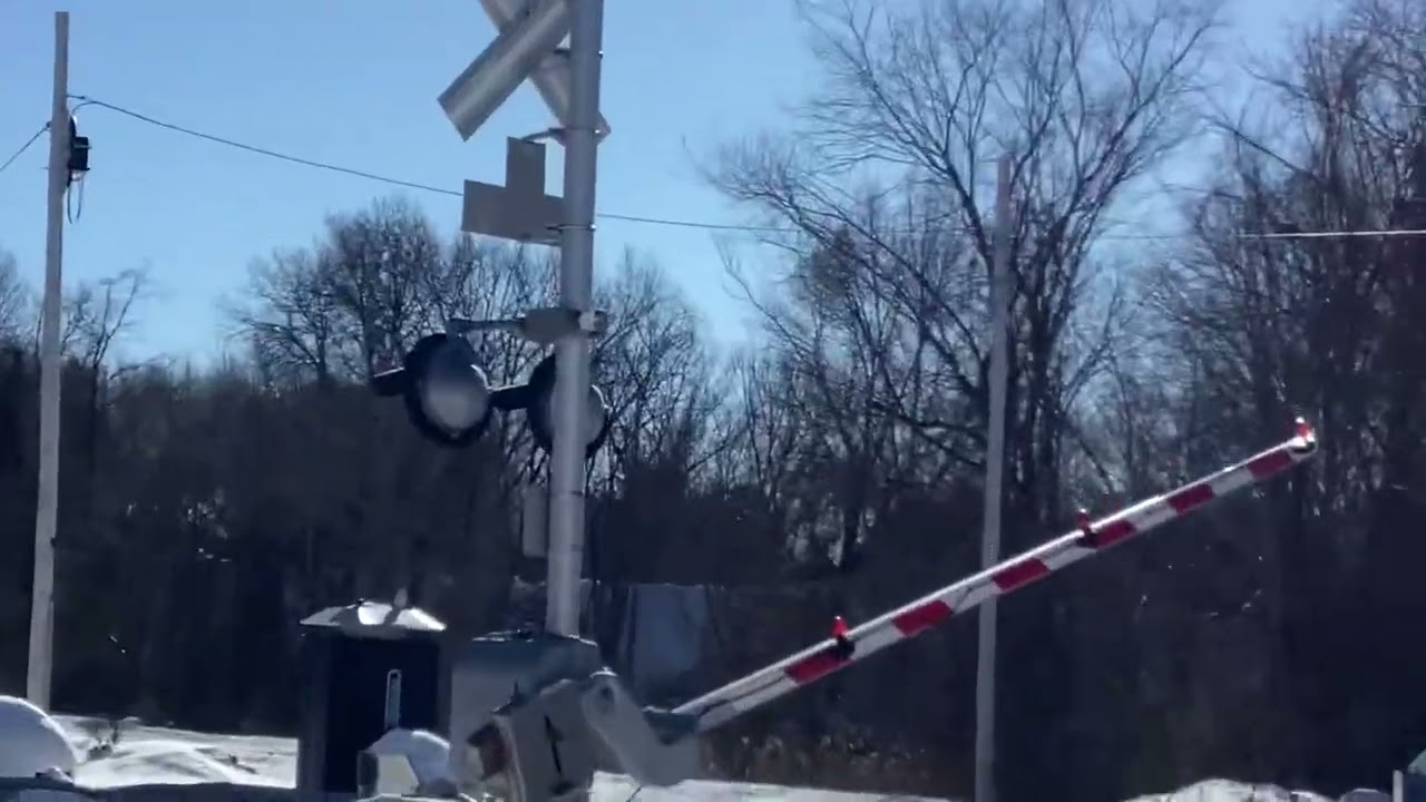 (New-E-Bell) (MBTA Inbound) Foster Street Railroad Crossing, Littleton, MA Video 5