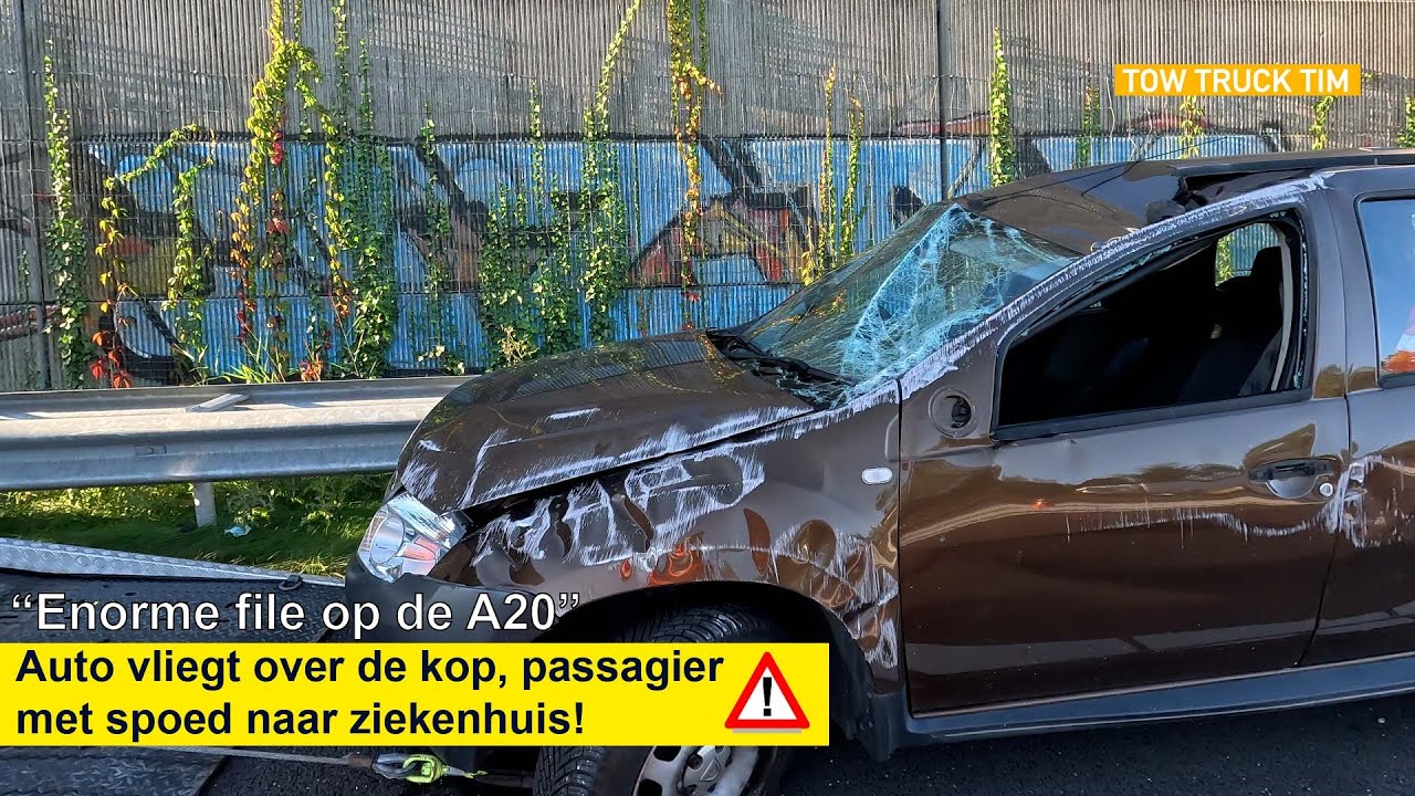 Auto vliegt meerdere malen over de kop! Bestuurder met spoed naar ziekenhuis!