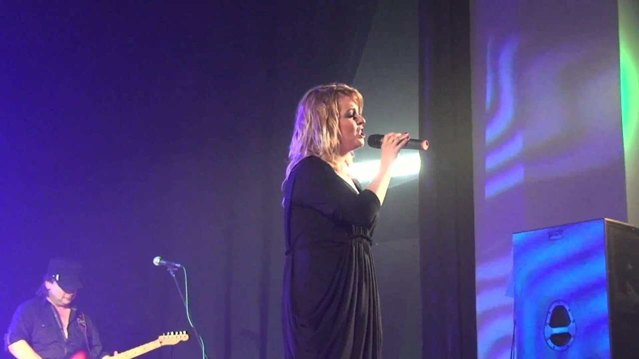 Iveta Bartošová Live   Málo mě zná   Praha 20 12 2010