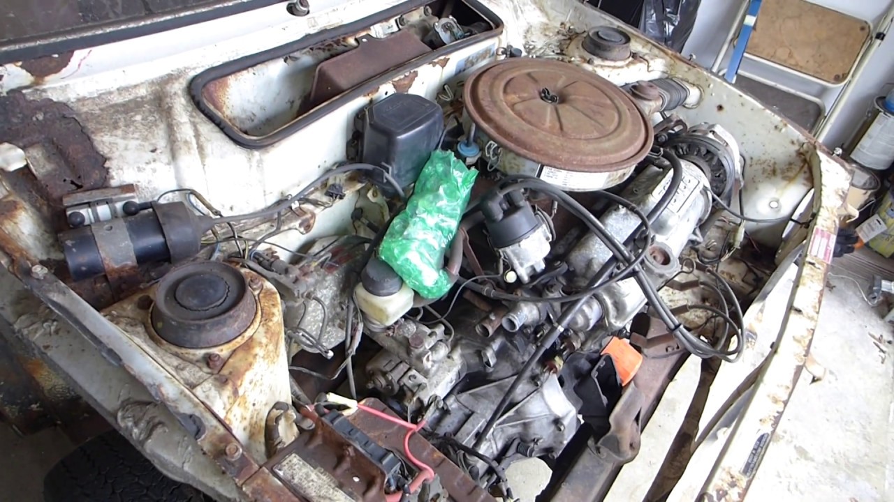 1977 Honda Civic CVCC rebuild - Hood and wings off. More problems revealed!