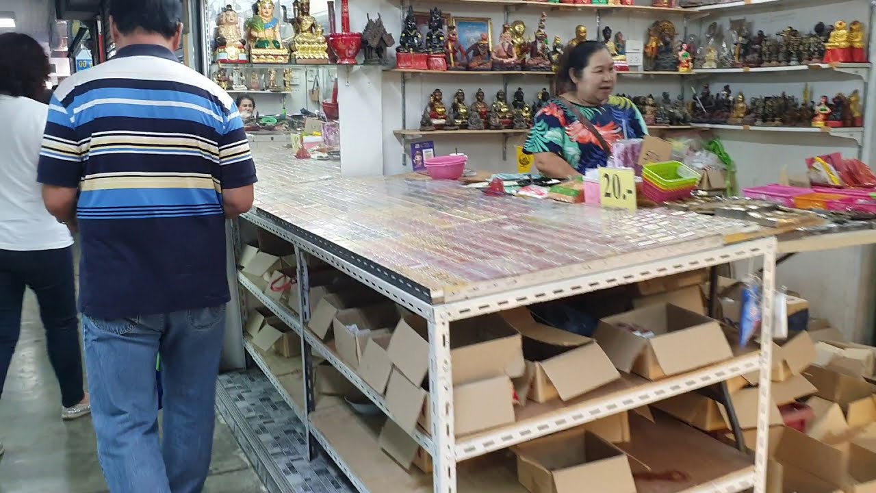 Bangkok Amulet Market - Buddha Amulets and Statues Market