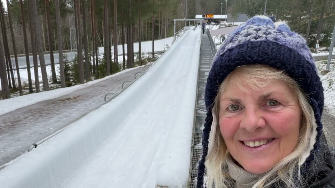Zur Rodelbahn Hunderfossen Lillehammer Norwegen 