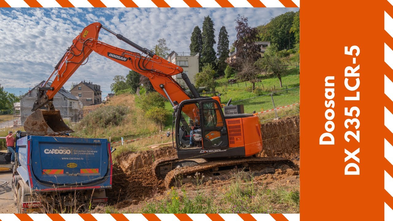 Short tail swig Doosan DX 235 LCR-5 loading a tipper - Midweek Moments
