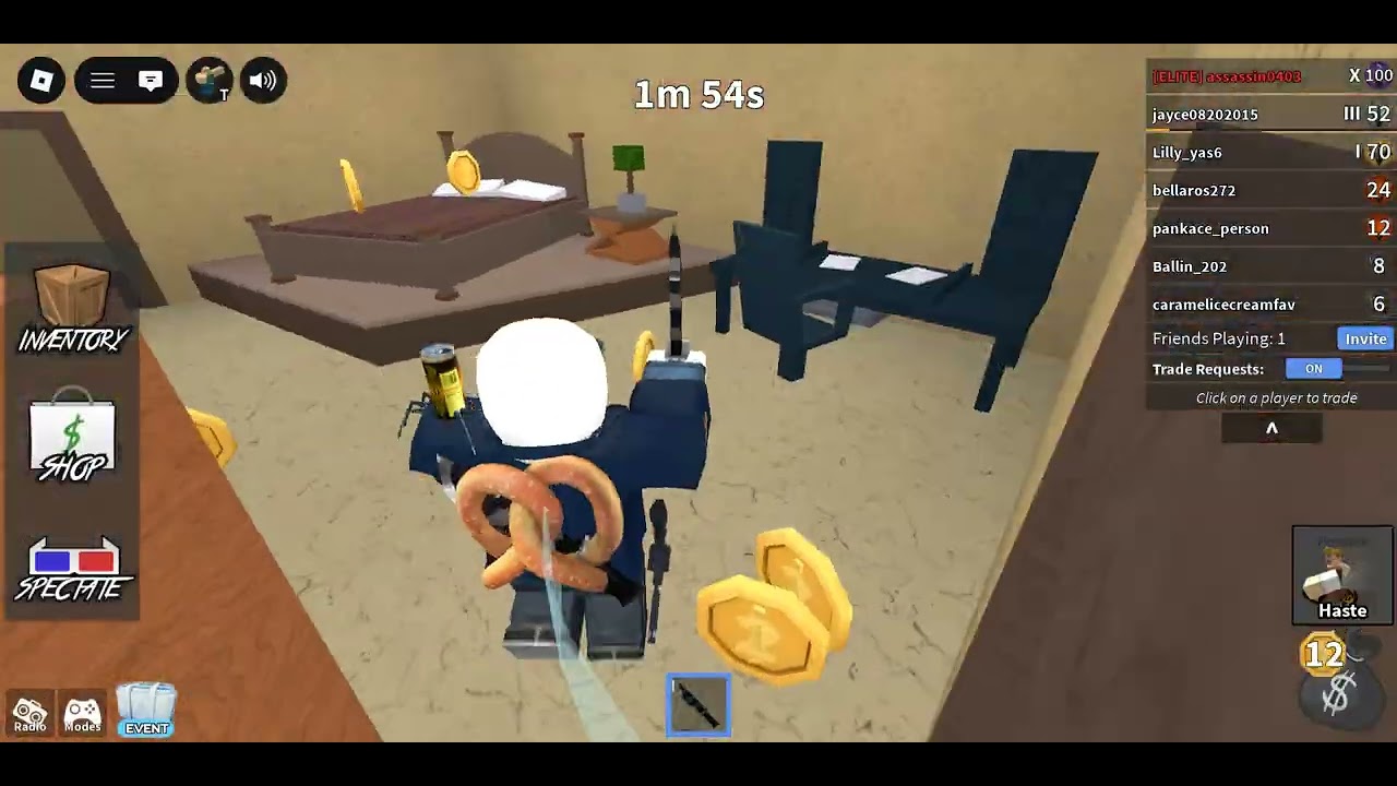 Playing Murder Mystery 2 (Took a screenshot with fans!)
