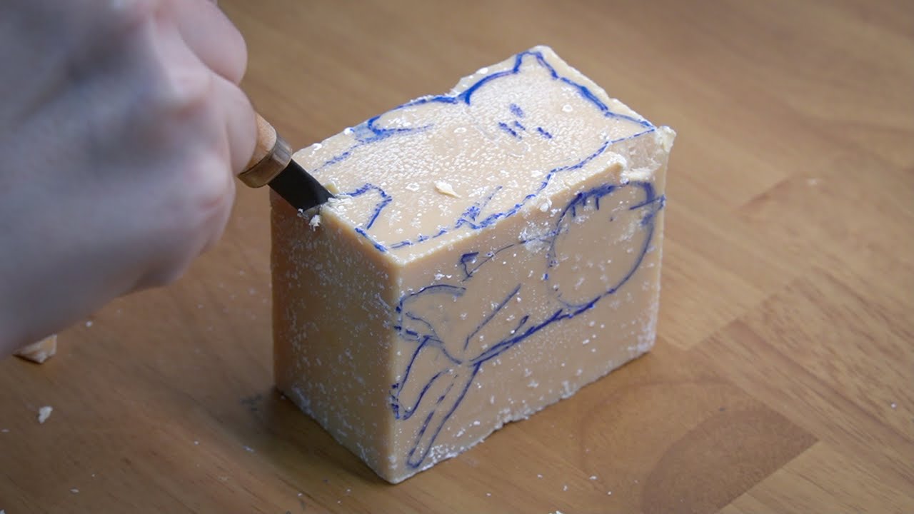 전공자가 하는 미술수행평가 : A Sculptor cutting at home.