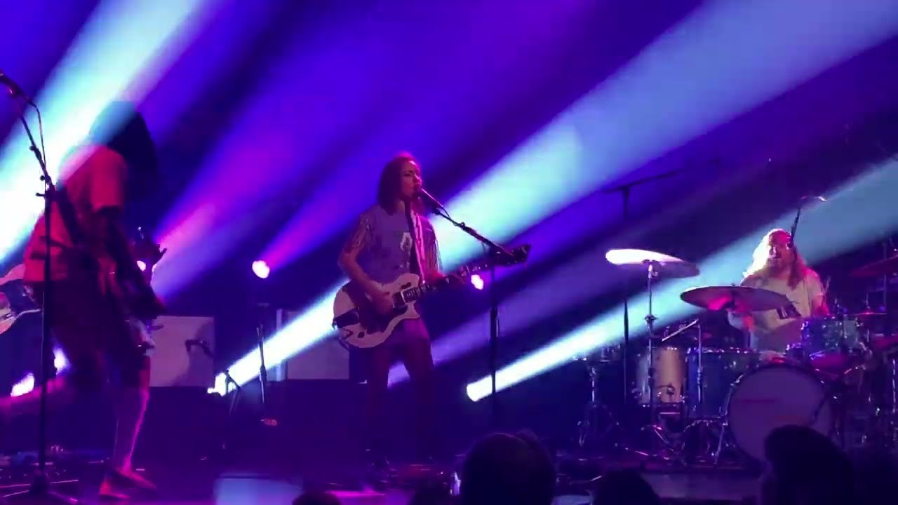 Saving my face - KT Tunstall live in Amsterdam Melkweg 17-2-2023 Full Song - HD