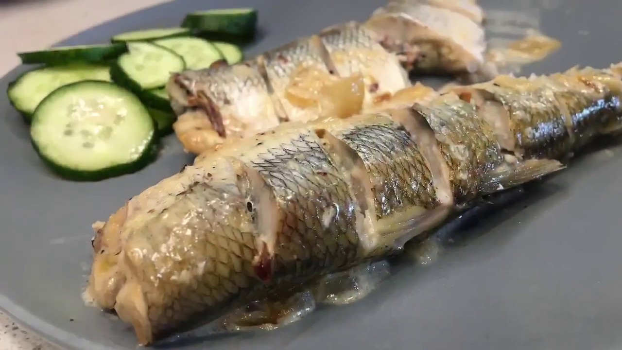 Корюшка в духовке с луком и сливками
