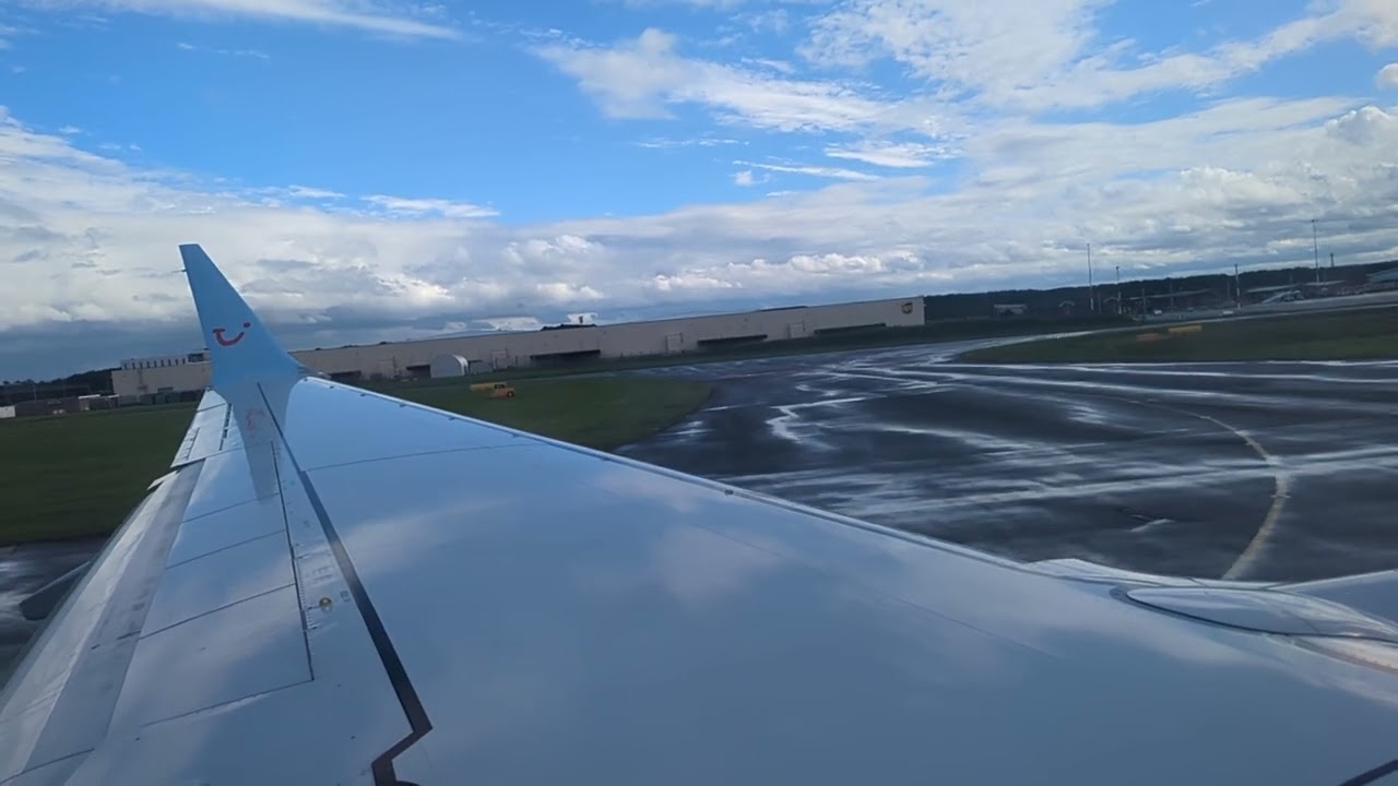 TUI 737 max take off from east midlands airport