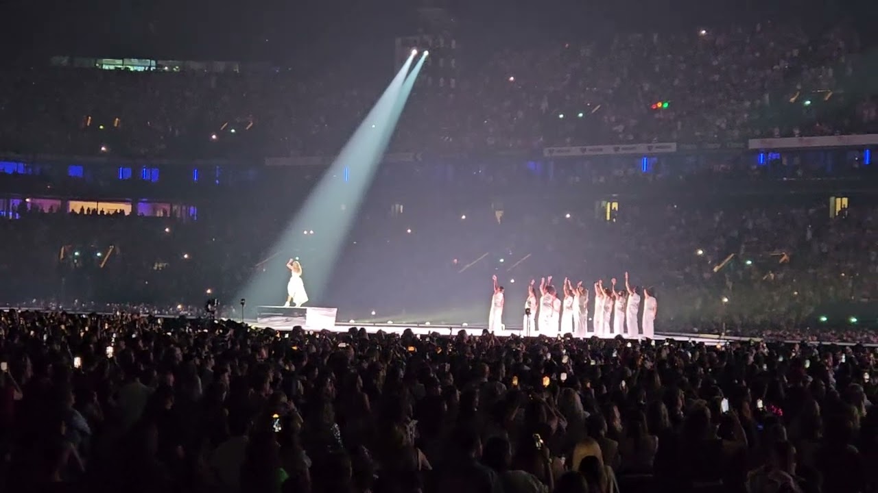 TS Eras Tour - Who’s Afraid of Little Old Me? - Paris 09.05.2024 ( TTPD 1st )