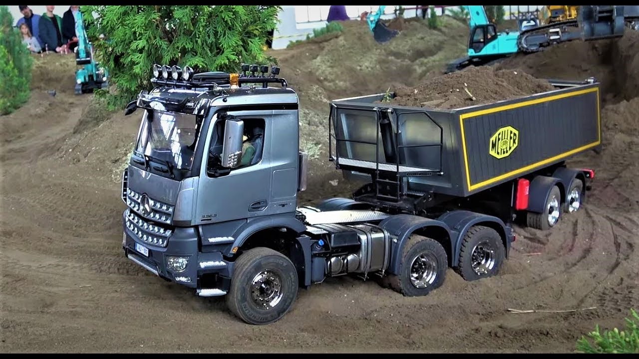 Stuck RC Truck: RC Mercedes Arocs heavily loaded and RC excavator