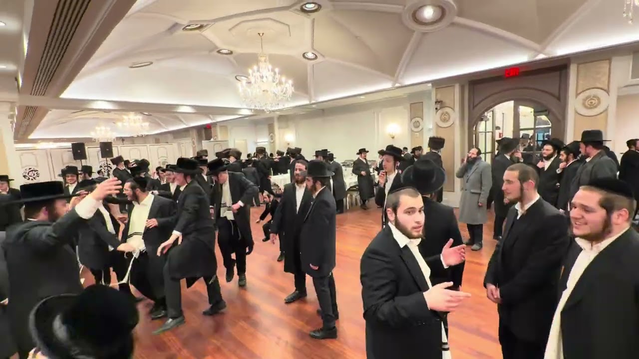 Yanky Brinkman on the keys & Chaim Brawn @ Aron Moshe Stuhi Hit 