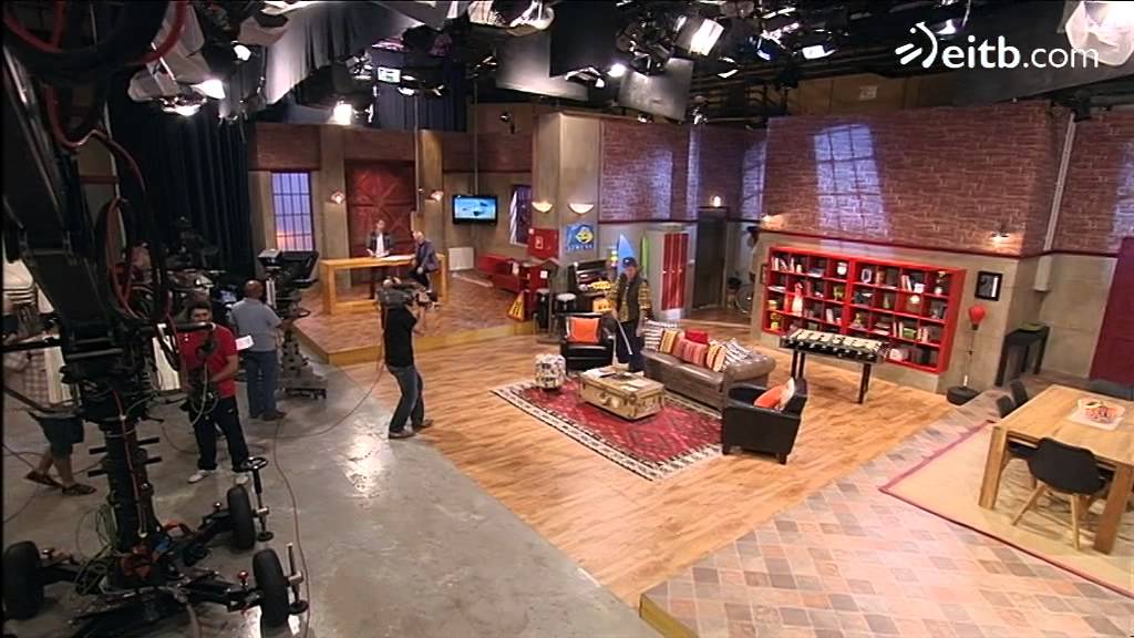 Segundo, baserritik gure platoa aztoratzera etorri den fenomenoa