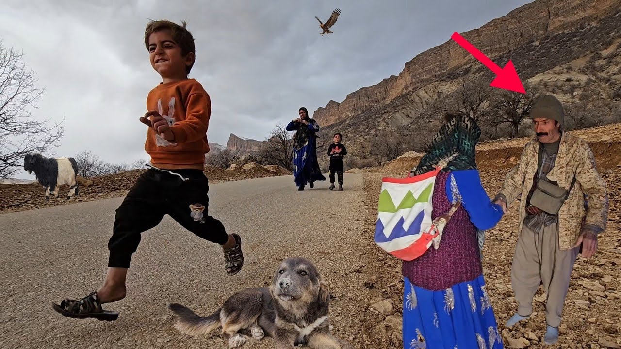 ✨Taban's meeting with his father: from cleaning up goat manure to playing with the kids