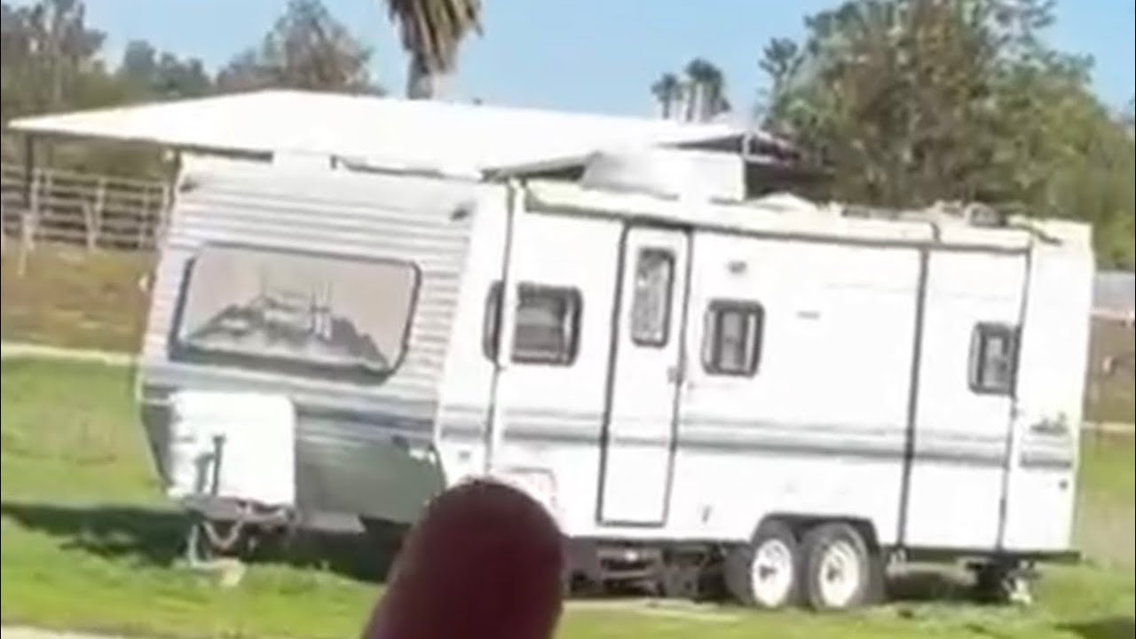 Deep Cleaning Our 20’ 1999 Trailer  