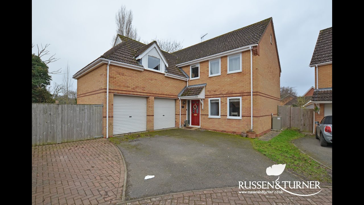 The perfect blend of country and convenience! A generous and beautifully presented family home!!