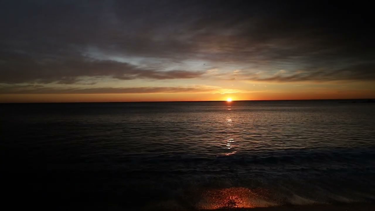 Sunrise Over the Sea in Barcelona #sunrise#barcelona#travelmoment#slowtravel#morningbythesea
