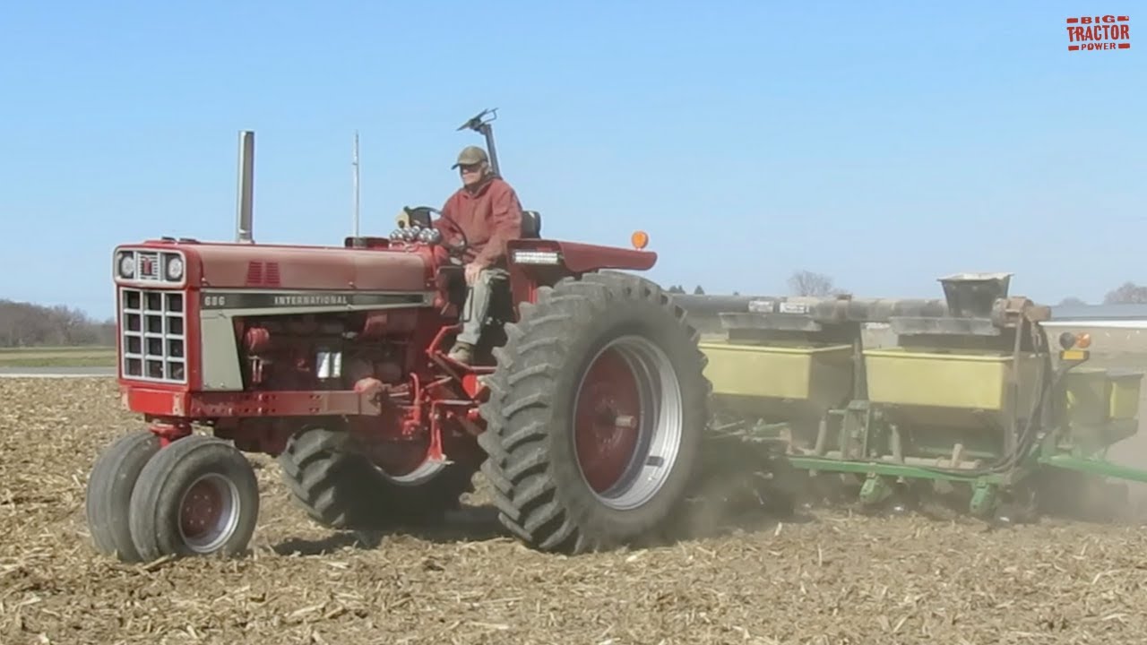 INTERNATIONAL 686 Tractor Planting Corn