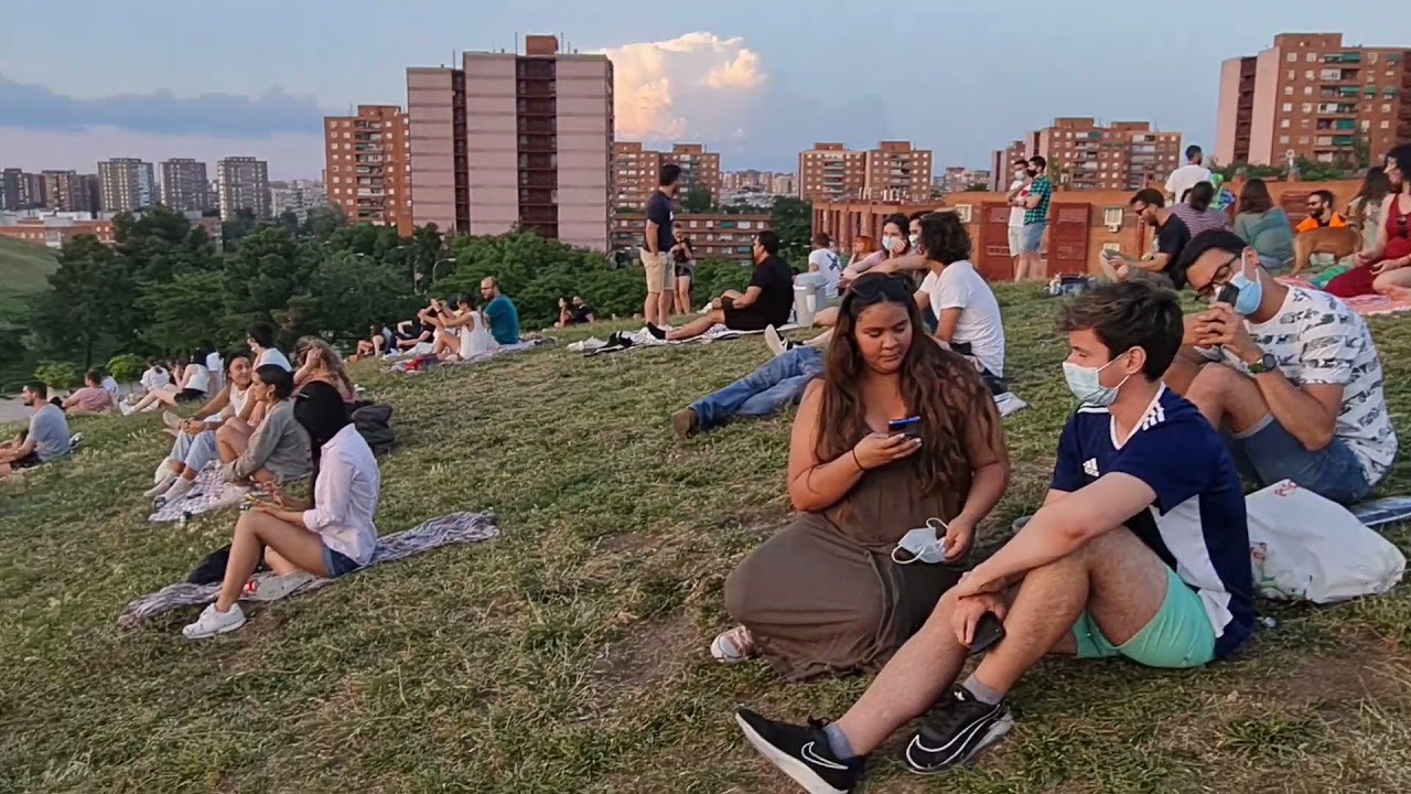 Place To Visit In Madrid//Parque De Siete Tetas//Cero De Tio Pio //Beautiful Sunset 🌇