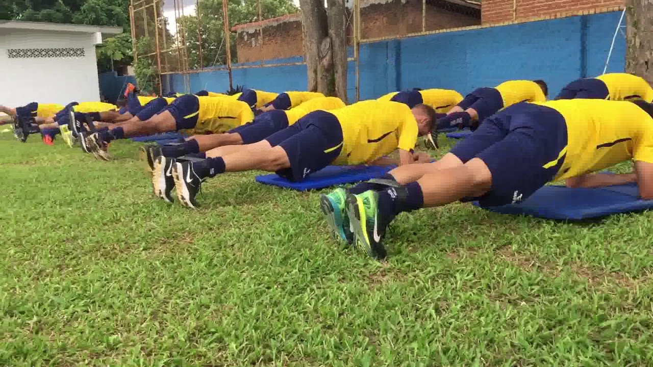 Treino de glúteos e core com mini bands