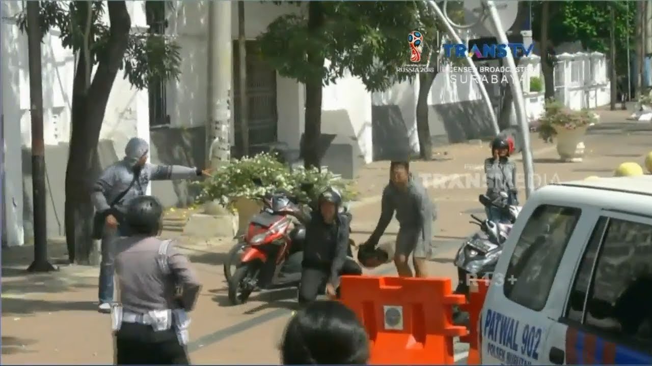 Razia Teroris di Perbatasan, Tiga Pemotor Nekat Terobos Barikade Polisi