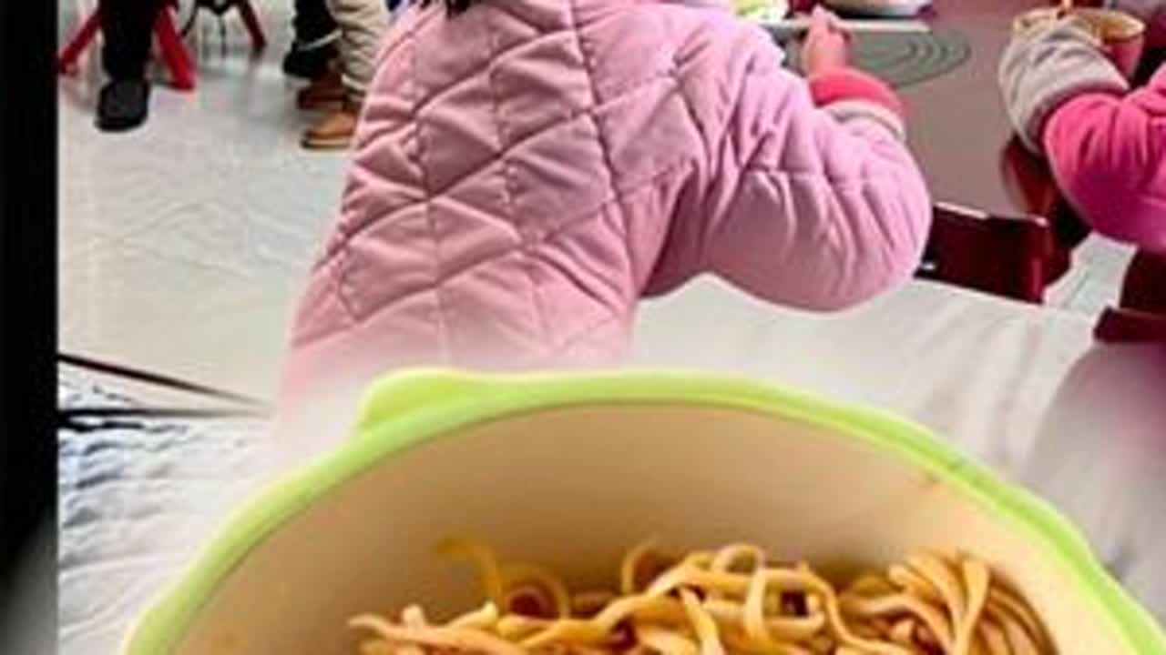 原以为年后才过    户的，谁知道这效率，辛苦挣点全赶给高铁了，姐妹明天村里出摊哈#农村一家人 #大姑姐和弟媳妇 #宝妈带娃 #远嫁回娘家