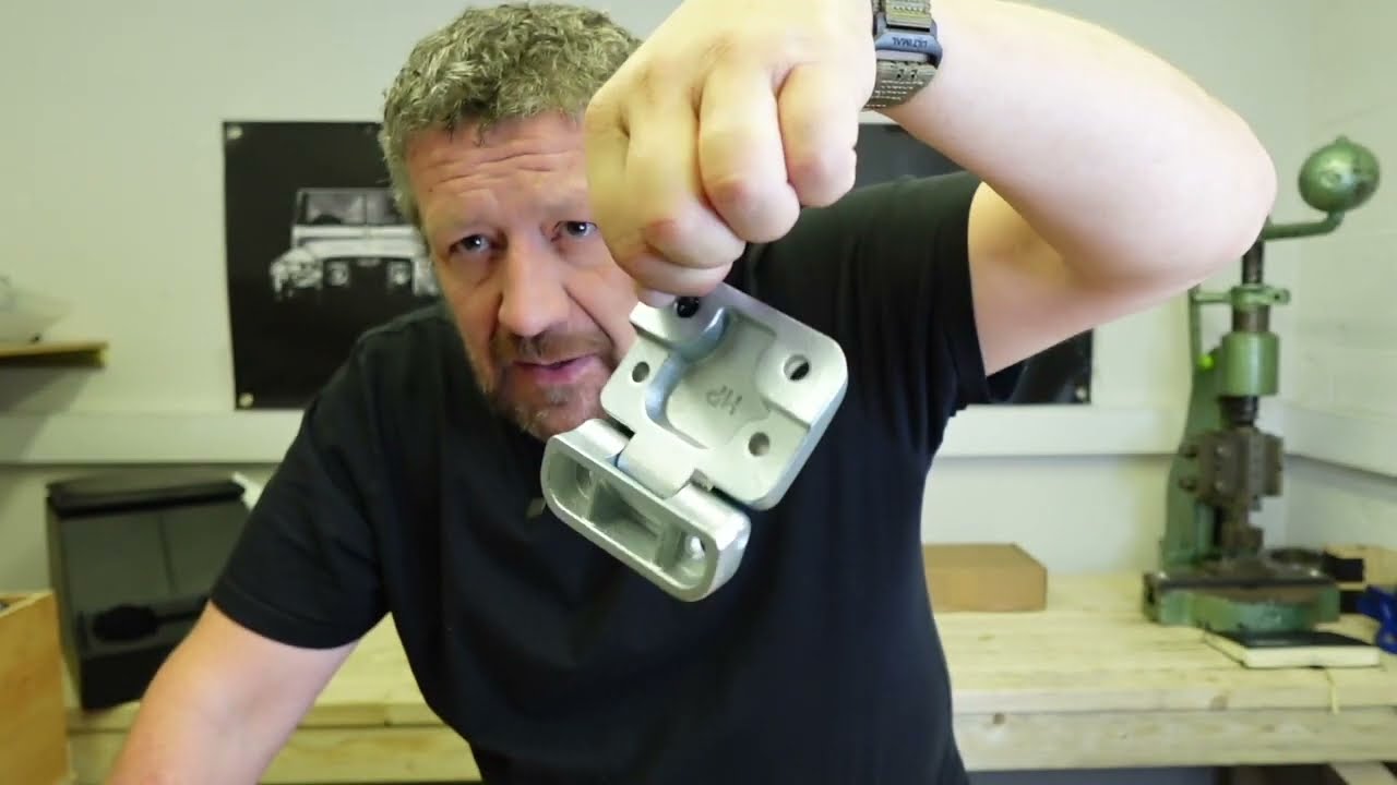 DA1070W - FULL FRONT DOOR HINGE KIT FOR DEFENDER (TD5 STYLE HEAVY-DUTY WITH STAINLESS STEEL NUT