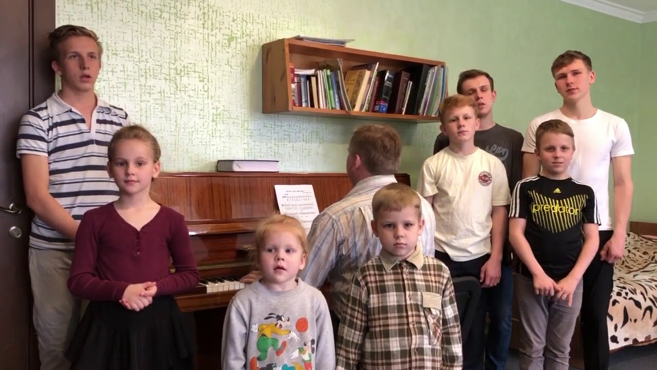 Бугаёвы. Даниил с детьми. Милостью Боже Твоей я живу!