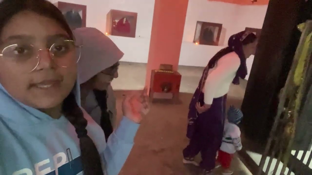 Shyam ko gaye Hum Sunny Dev Mandir mein deya lganye 🙏🏻￼