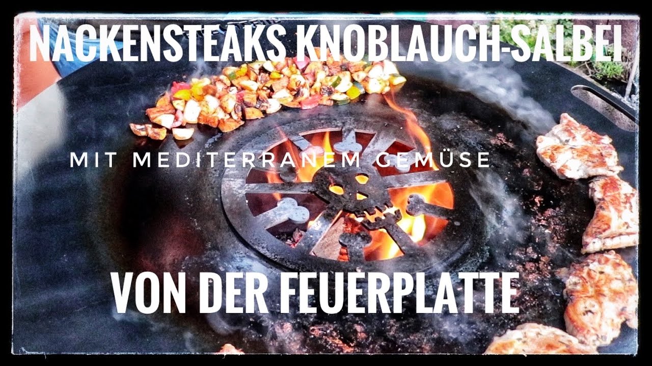 Nackensteaks Knoblauch-Salbei mit Mediterranem Grillgemüse von der Feuerplatte I The BBQ Bear I