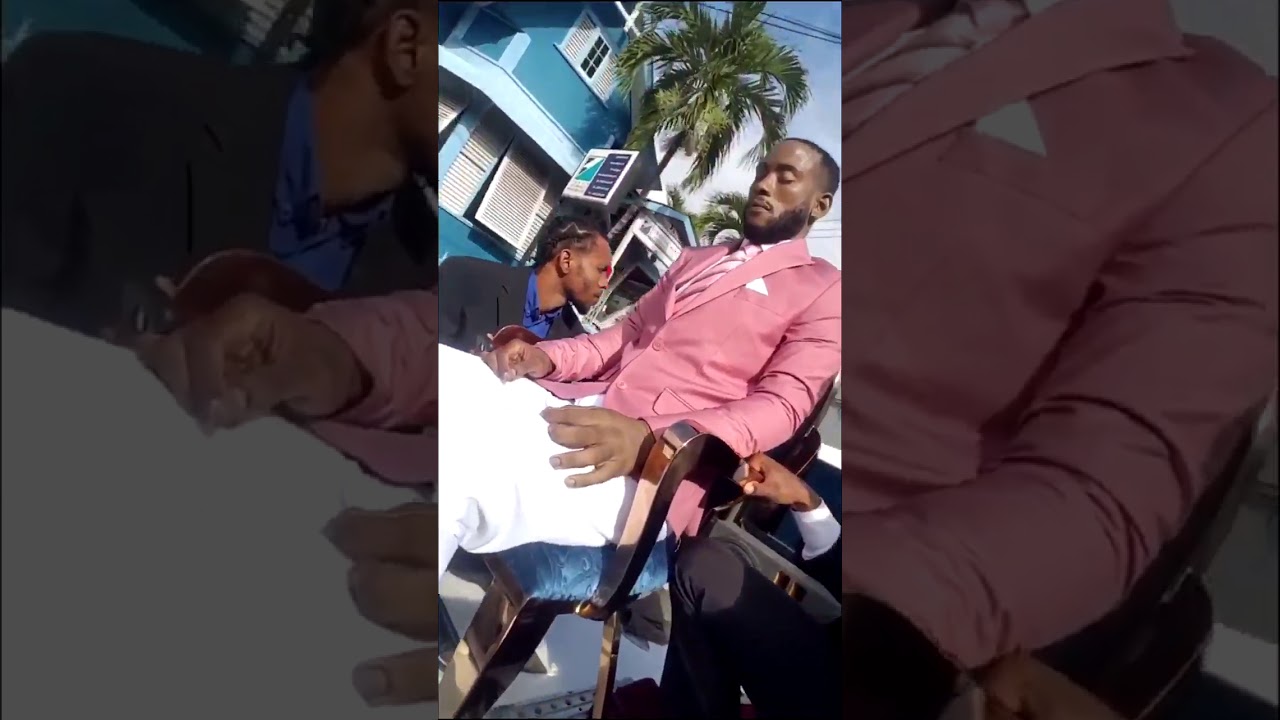 Dead People Get Life-Like Poses at Funeral