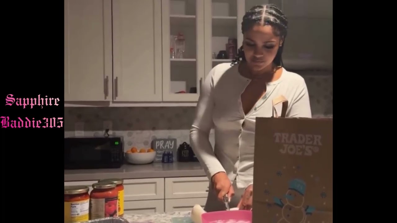 Blueface's New Girlfriend Ashley Is Cooking And She Made Him Homemade Lasagna For Dinner 12/24/25