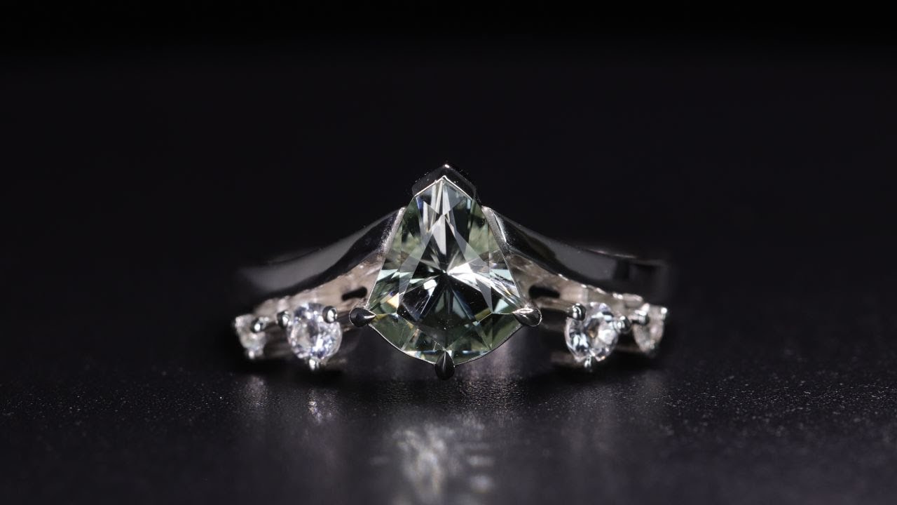 Fabrication d'une bague en Argent sertie d'une Prasiolite et Topazes