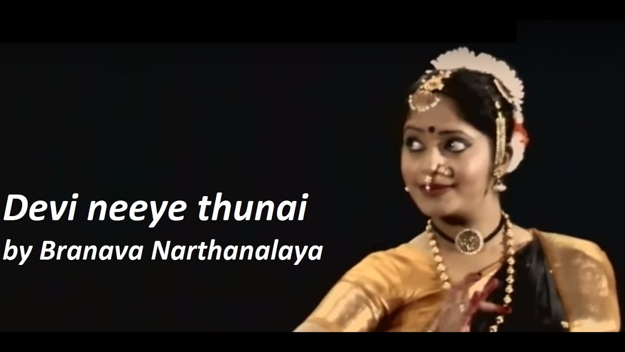 Ragupriya Senthil with her students of Branava Narthanalaya