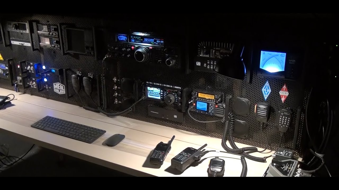 External speaker/headphone connections for Hytera HM785