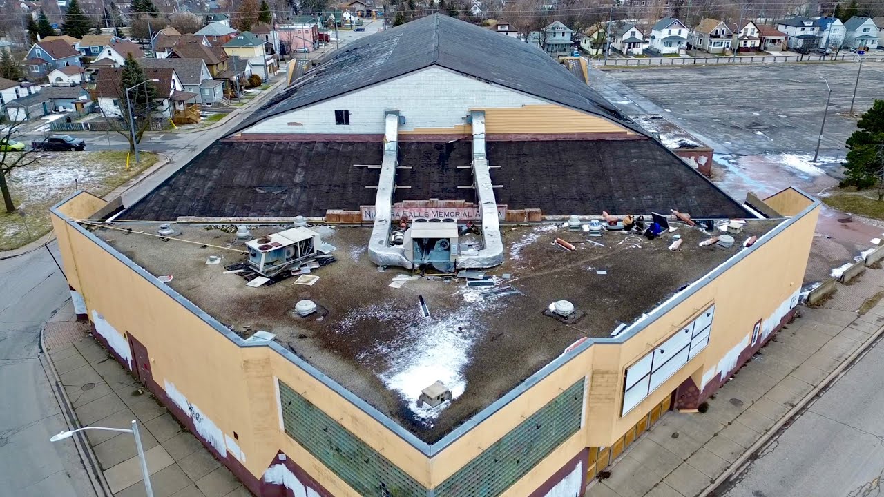 Niagara Falls' ABANDONED Sand Sculpture Museum - Memorial Arena