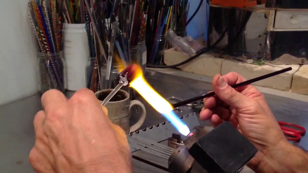 Pulled down purple glass cane