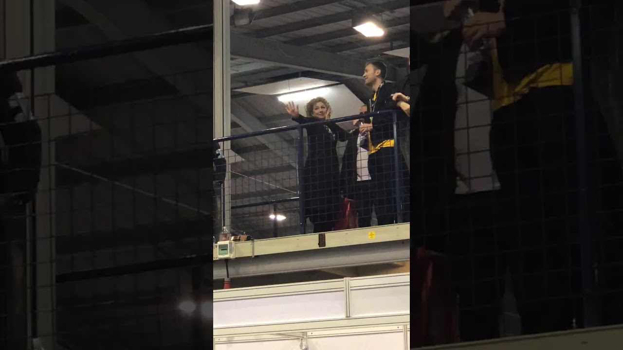 Alex Kingston doing Just Dance at Wales Comic Con 2019