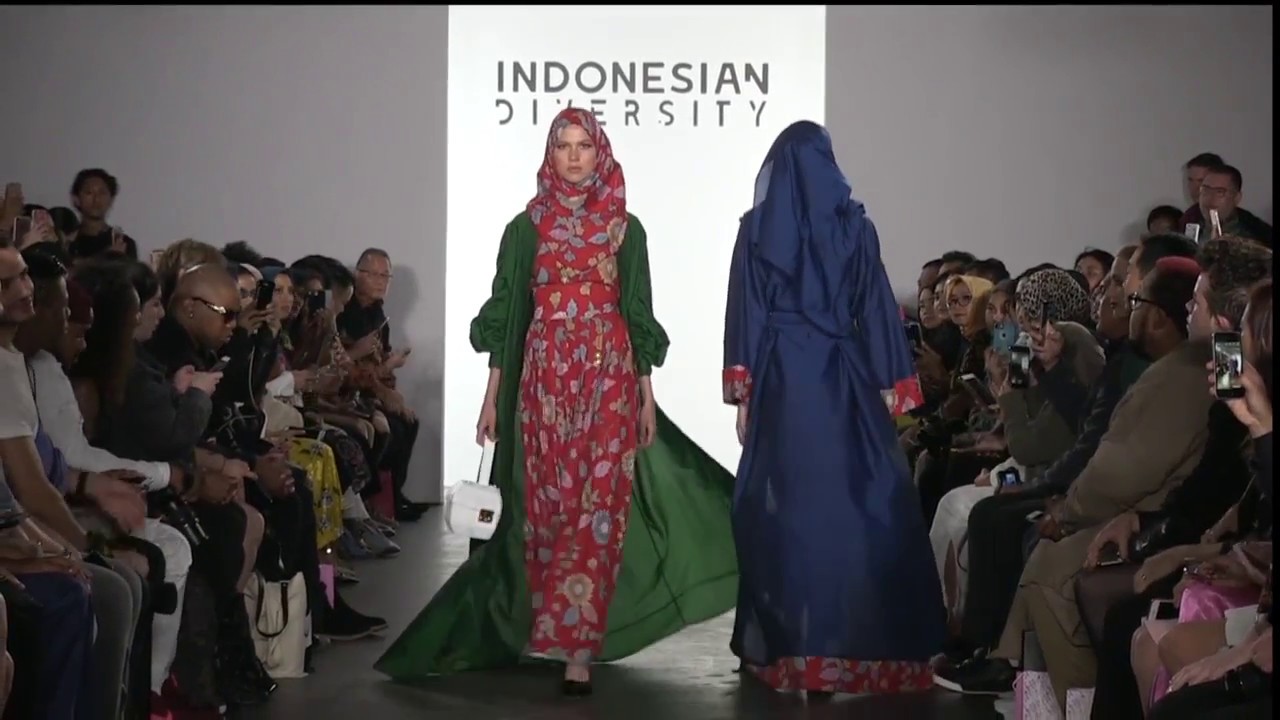 VIVI ZUBEDI - INDONESIAN DIVERSITY - NEW YORK FASHION WEEK FIRST STAGE S/S 18