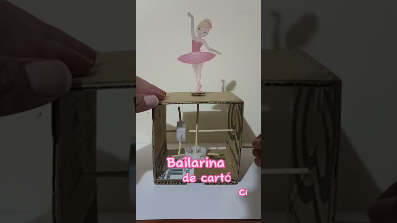 Bailarina de cartón con movimiento