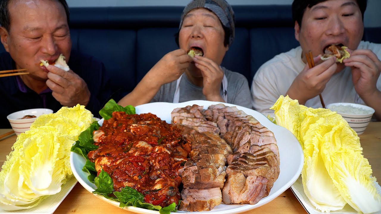 Приправленные устрицы и вареная свиная грудинка - кулинарное шоу Mukbang.