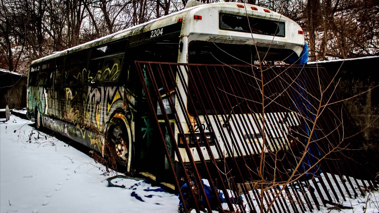 Urbex Hamilton: Abandoned Bus