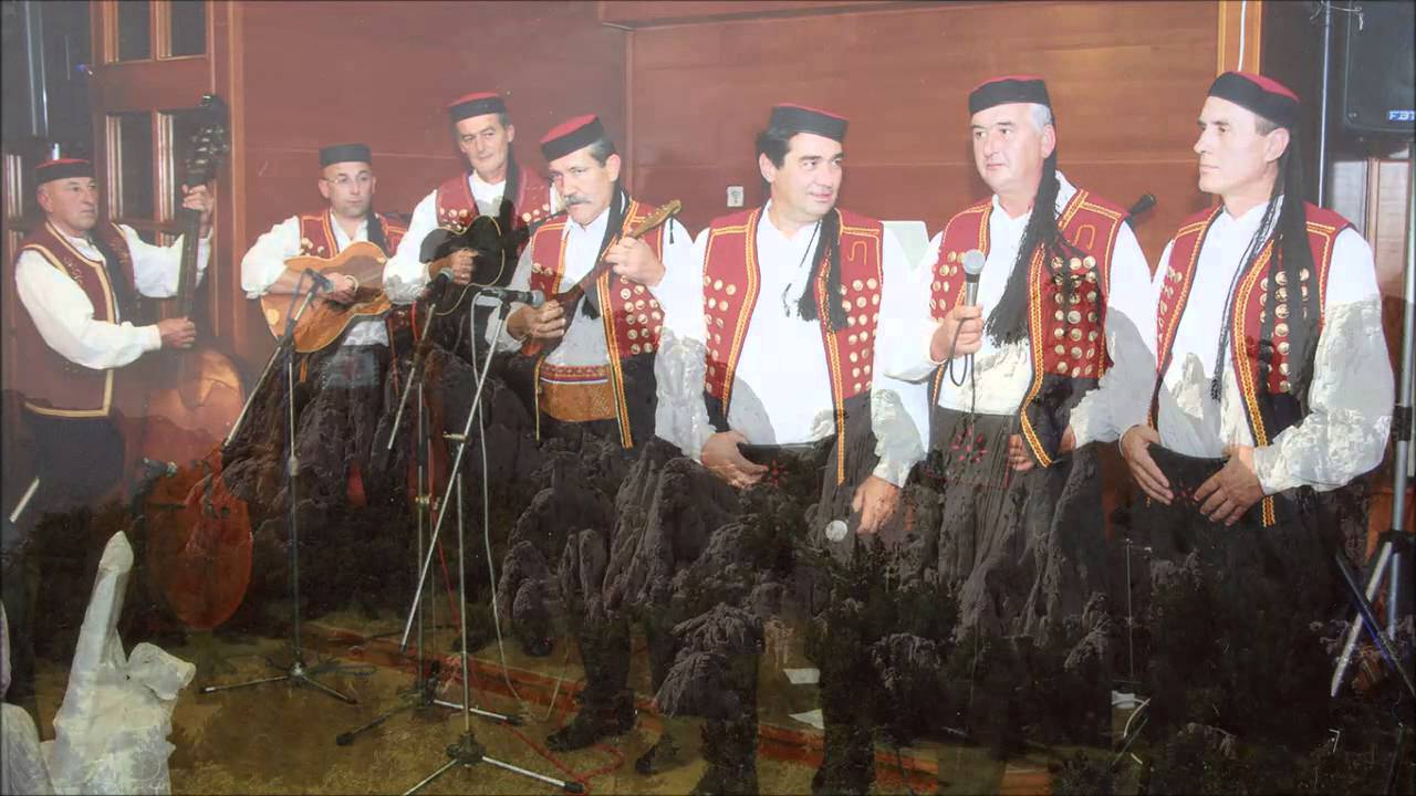 LIKOSI   Vatra gori palenta se vari