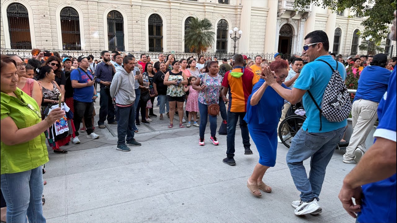 Fiestón en El Centro Histórico El Salvador sv #diaspora #usa #canada
