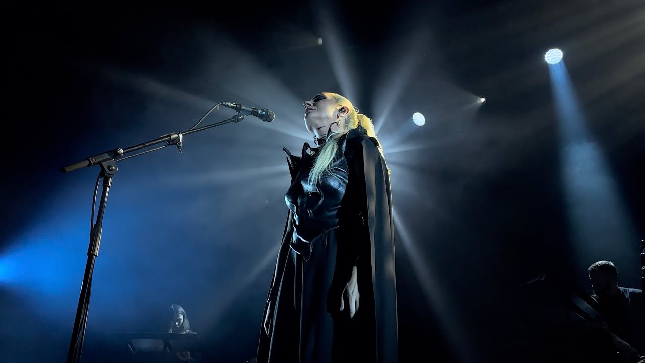 Eivør - Ein Klóta - Live at Tivoli Utrecht 03-10-2024 4K