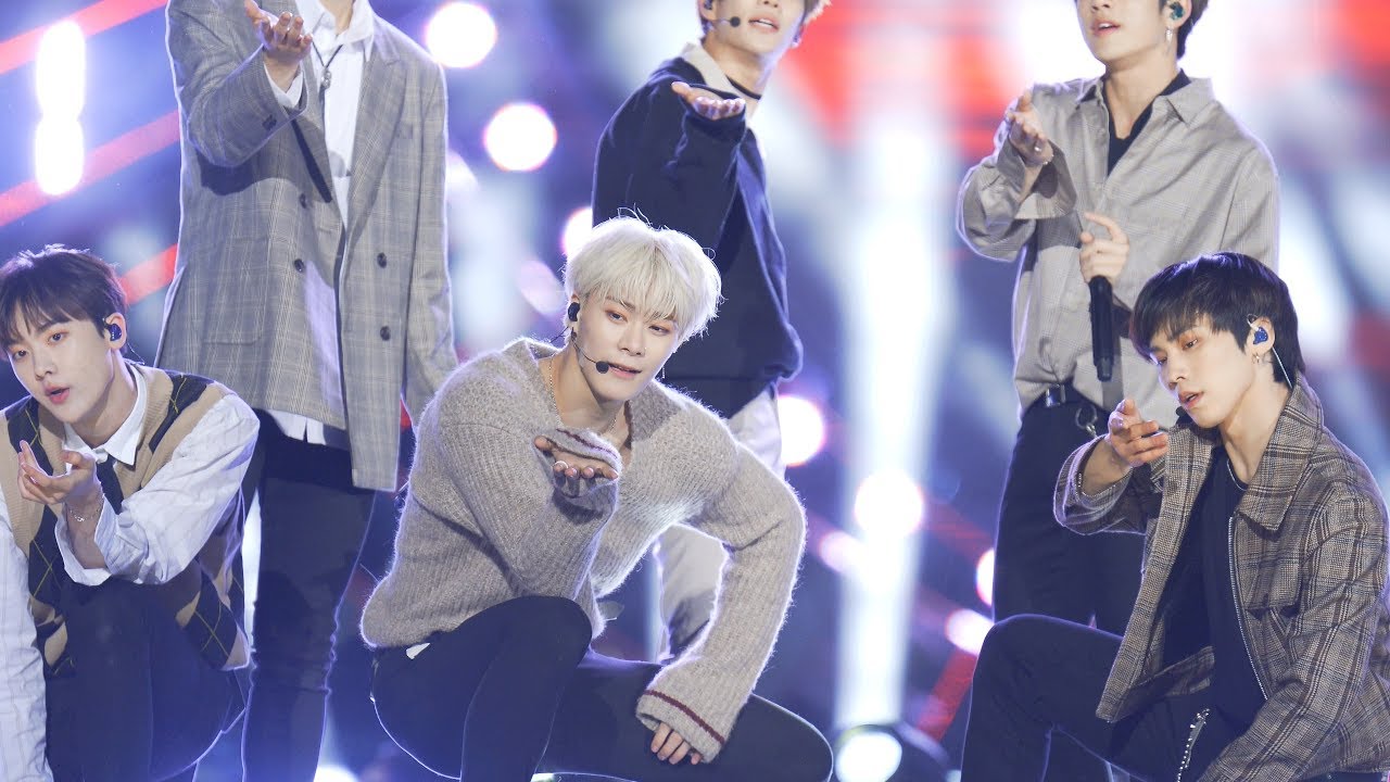 ASTRO (아스트로) 문빈(MOONBIN) Focus -  니가 불어와(Crazy Sexy Cool)@181014 BBQ 콘서트  [ 4k Fancam/직캠] By TheGsd