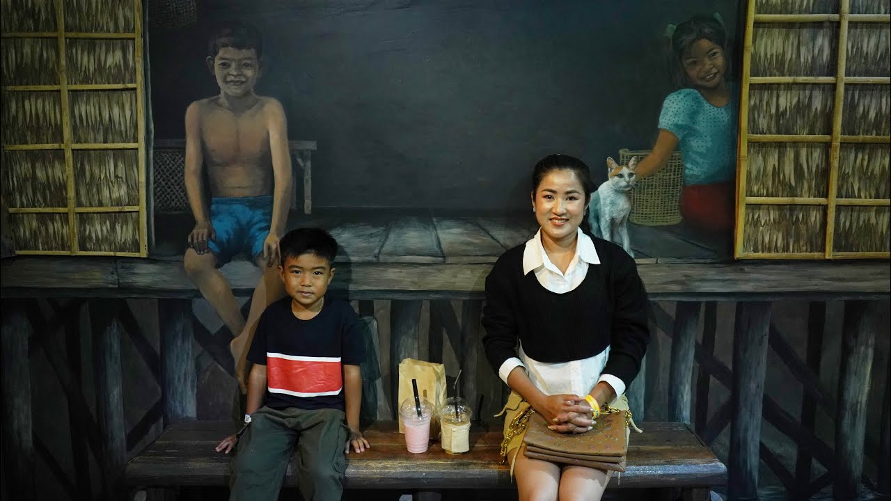 The first time, Mommy Sreypov with Seyhak visit Angkor Wildlife & Aquarium