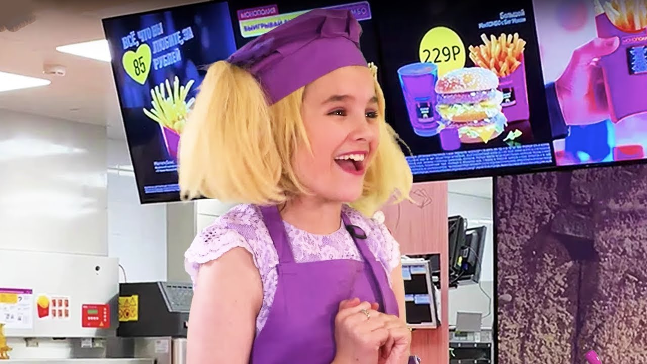 Princess Esme Has To Get A Job! | Kiddyzuzaa - Princesses In Real Life